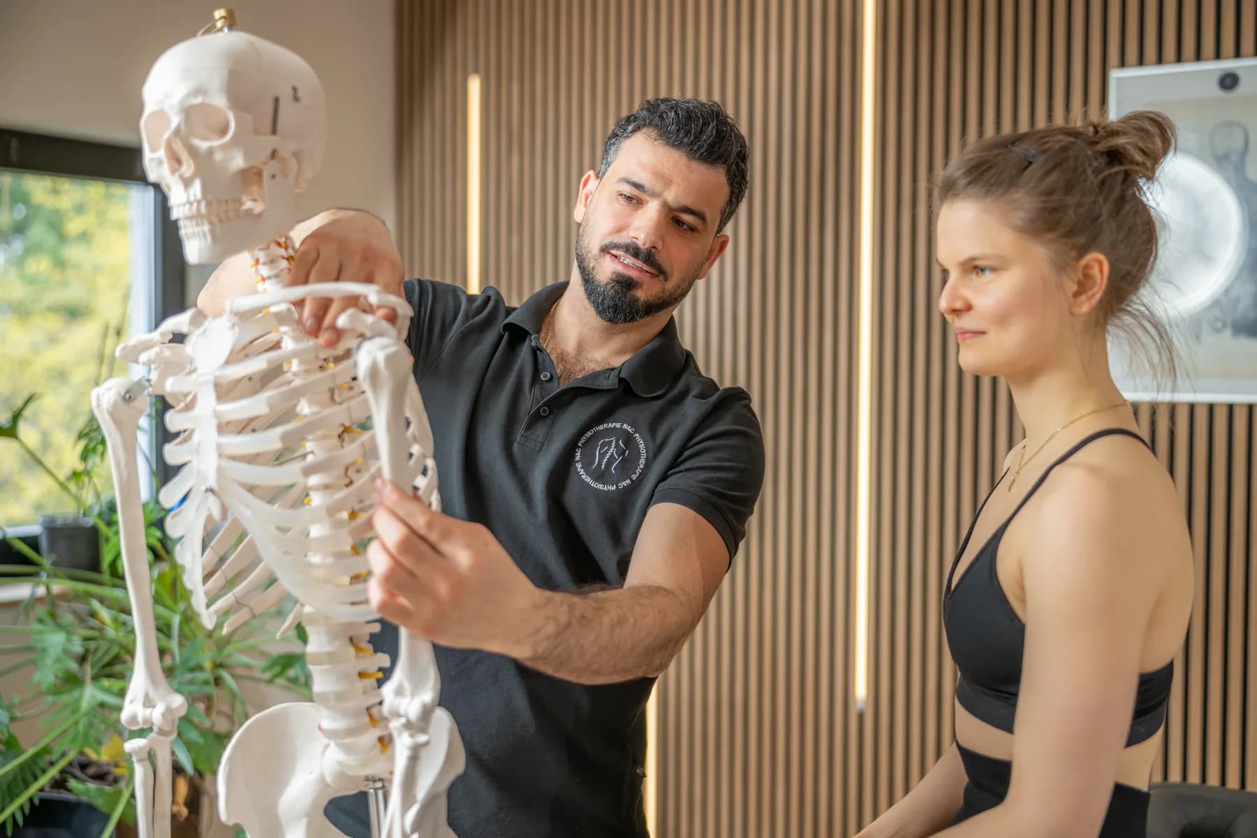 Erklärung am Skelettmodell